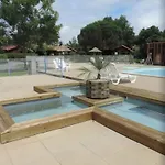 Prestige 19 Piscine Partagee Camping *