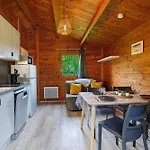 Prestige 19 Piscine Partagee Camping *