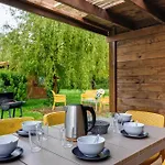 Prestige 19 Piscine Partagee Camping