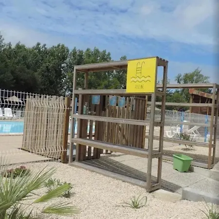 Prestige 19 Piscine Partagee Kemping *