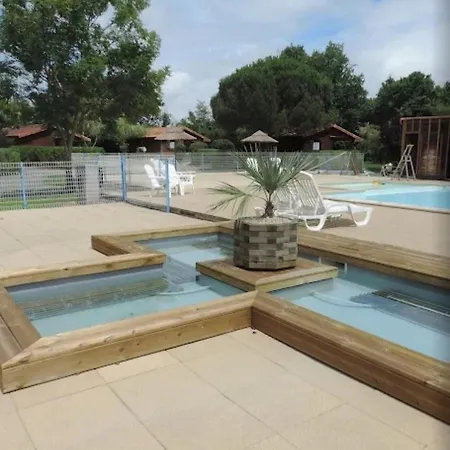 Prestige 19 Piscine Partagee Kemping *