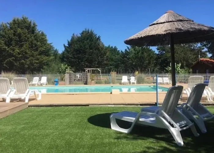 Prestige 19 Piscine Partagee Kamp alanı